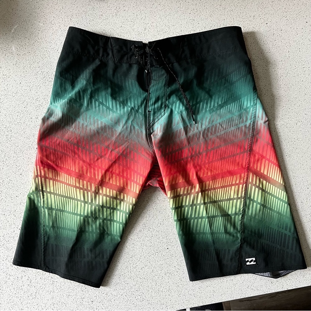 NWOT BILLABONG Boardshorts sz 28